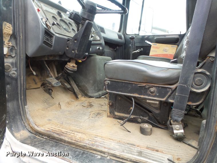 image for item DH7891 1990 Ford L8000 flatbed truck