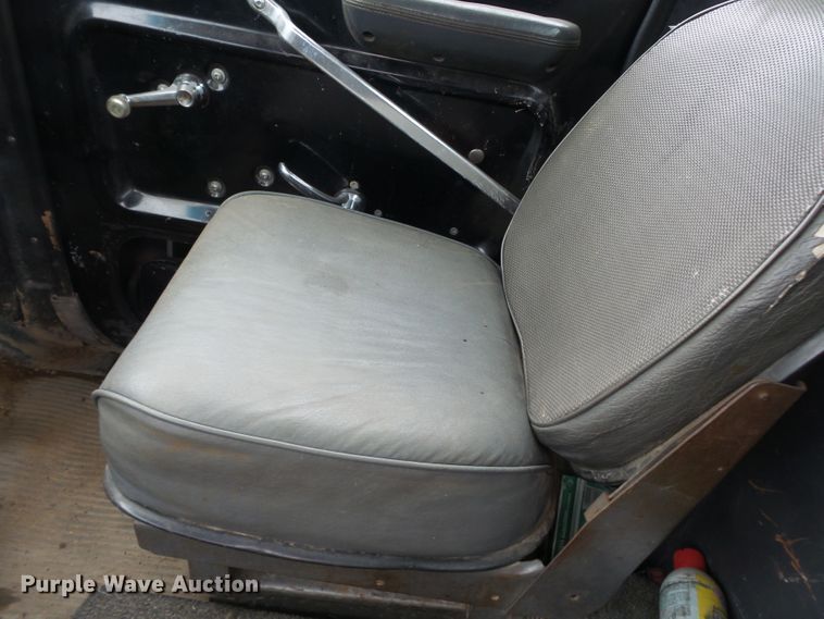 image for item DH7891 1990 Ford L8000 flatbed truck