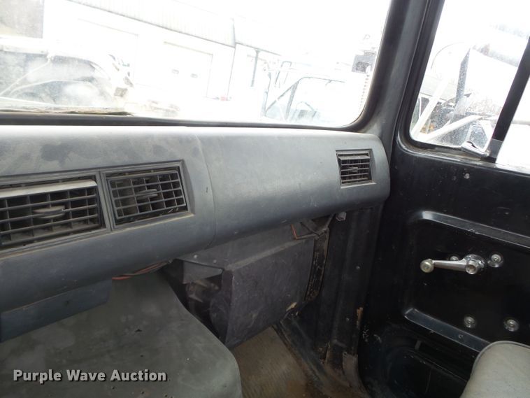 image for item DH7891 1990 Ford L8000 flatbed truck