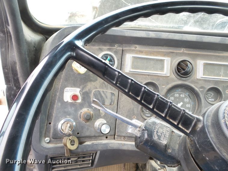 image for item DH7891 1990 Ford L8000 flatbed truck