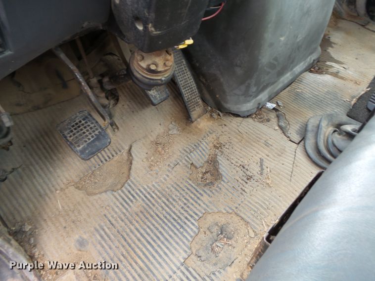 image for item DH7891 1990 Ford L8000 flatbed truck