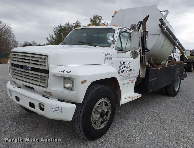 image for item DH7892 1988 Ford F700 sewer rodder truck