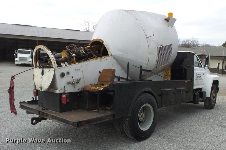 image for item DH7892 1988 Ford F700 sewer rodder truck