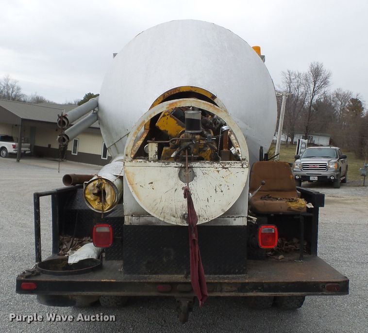 image for item DH7892 1988 Ford F700 sewer rodder truck