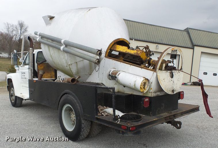 image for item DH7892 1988 Ford F700 sewer rodder truck