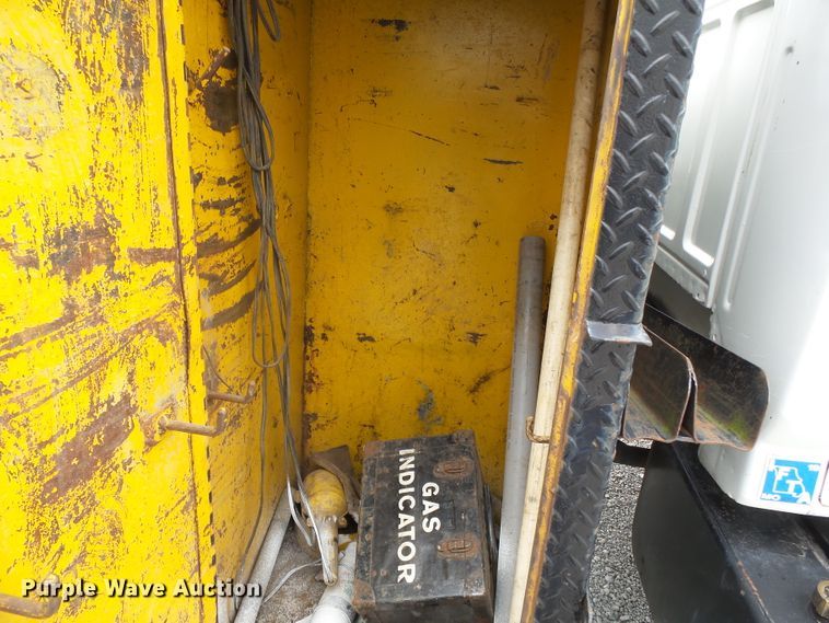 image for item DH7892 1988 Ford F700 sewer rodder truck