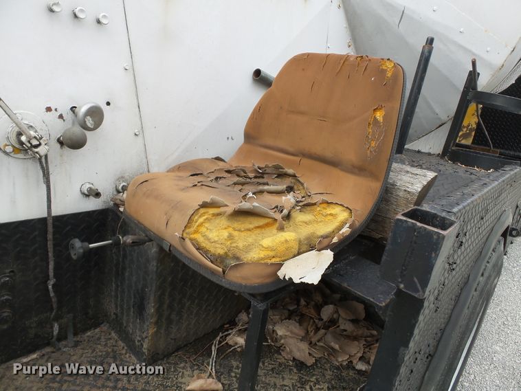 image for item DH7892 1988 Ford F700 sewer rodder truck