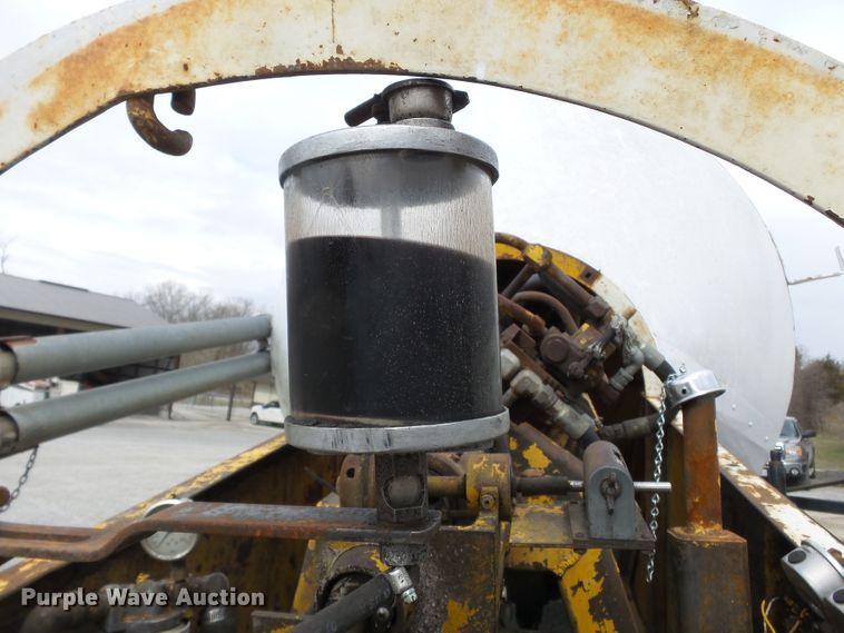 image for item DH7892 1988 Ford F700 sewer rodder truck