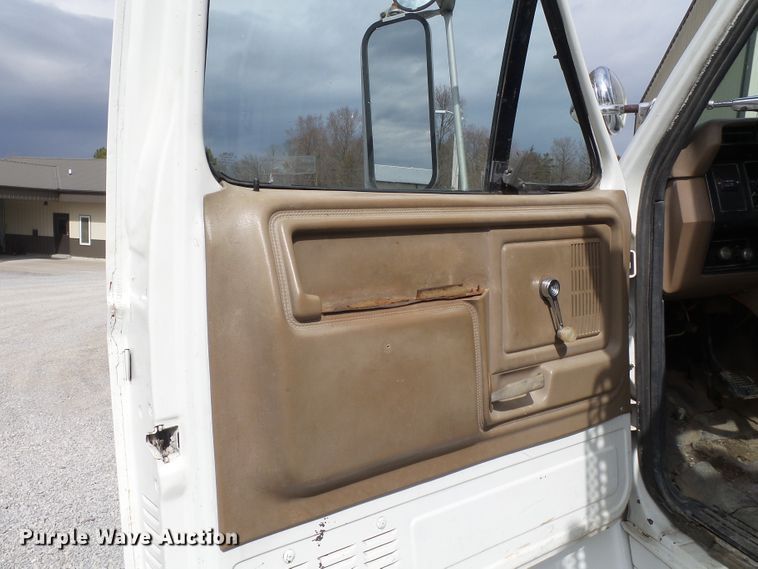 image for item DH7892 1988 Ford F700 sewer rodder truck