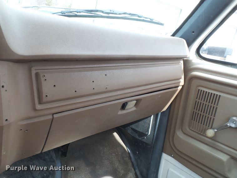 image for item DH7892 1988 Ford F700 sewer rodder truck