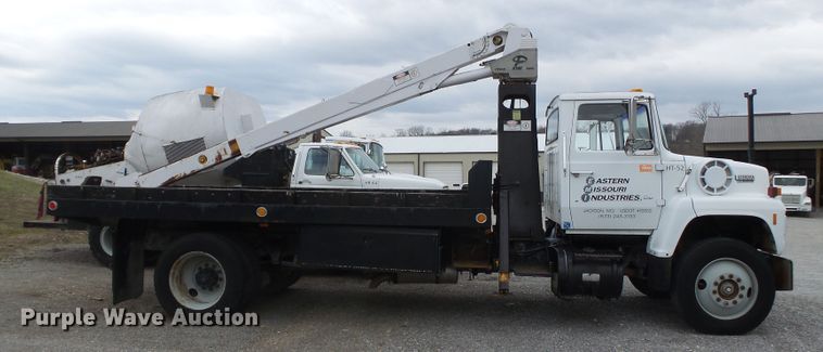 image for item DH7893 1987 Ford L8000 crane truck