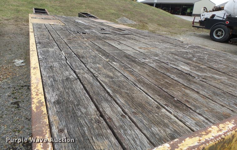 image for item DH7894 2002 Trail King TK20-2400 equipment trailer