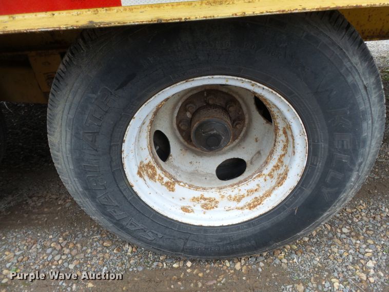 image for item DH7894 2002 Trail King TK20-2400 equipment trailer