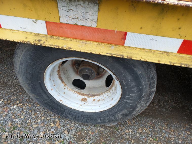 image for item DH7894 2002 Trail King TK20-2400 equipment trailer