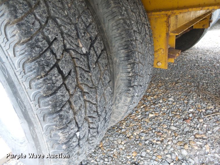 image for item DH7894 2002 Trail King TK20-2400 equipment trailer