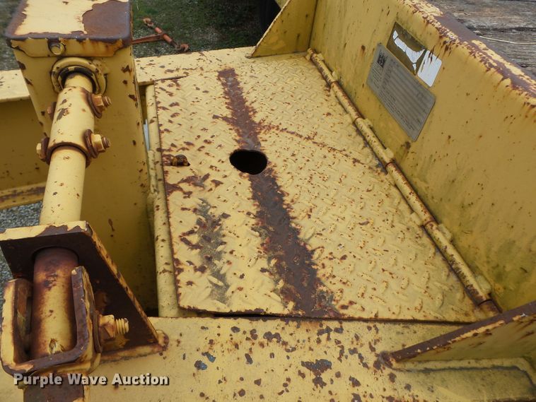 image for item DH7895 2002 Trail King TK20-2400 equipment trailer