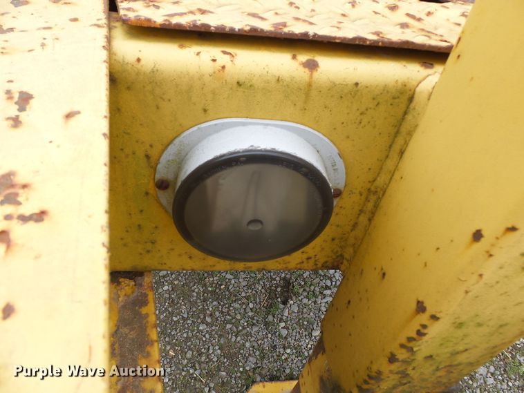 image for item DH7895 2002 Trail King TK20-2400 equipment trailer