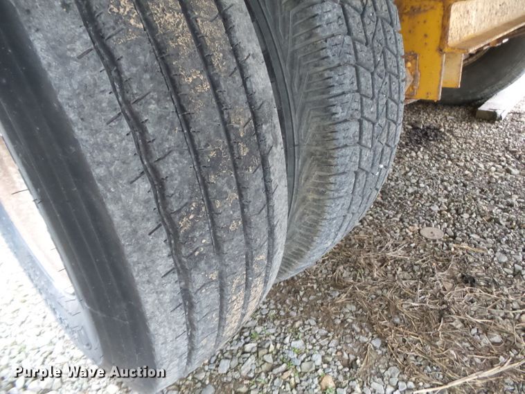 image for item DH7895 2002 Trail King TK20-2400 equipment trailer