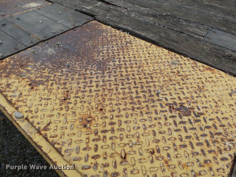 image for item DH7895 2002 Trail King TK20-2400 equipment trailer