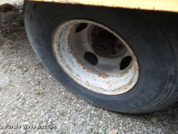 image for item DH7895 2002 Trail King TK20-2400 equipment trailer