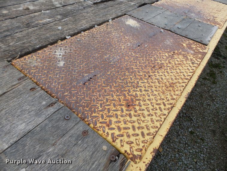 image for item DH7895 2002 Trail King TK20-2400 equipment trailer