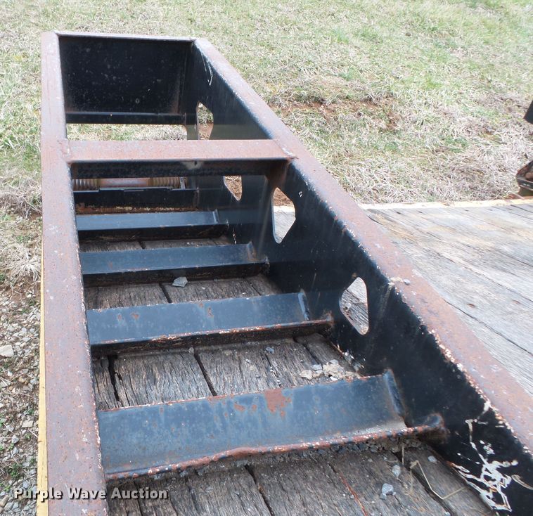 image for item DH7895 2002 Trail King TK20-2400 equipment trailer