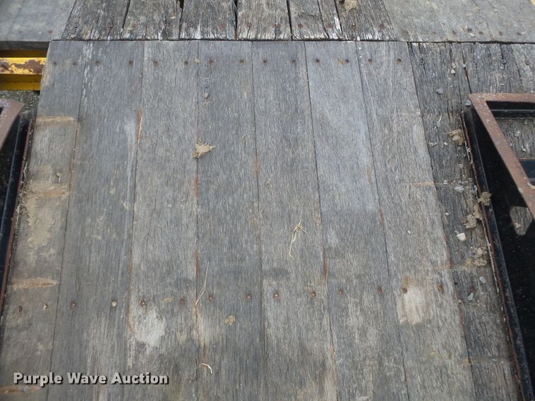 image for item DH7895 2002 Trail King TK20-2400 equipment trailer