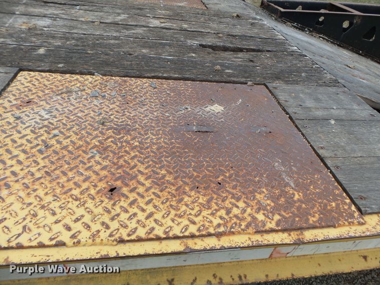 image for item DH7895 2002 Trail King TK20-2400 equipment trailer