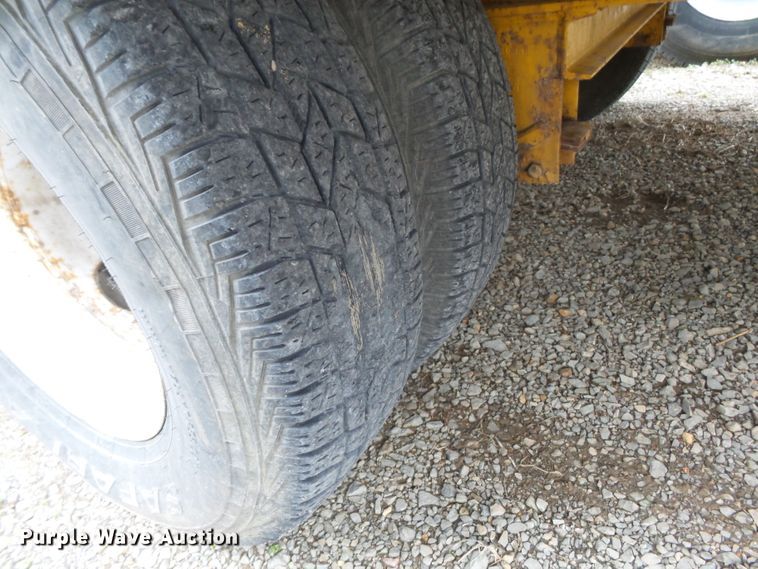 image for item DH7895 2002 Trail King TK20-2400 equipment trailer