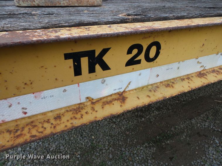image for item DH7896 2002 Trail King TK20-2400 equipment trailer