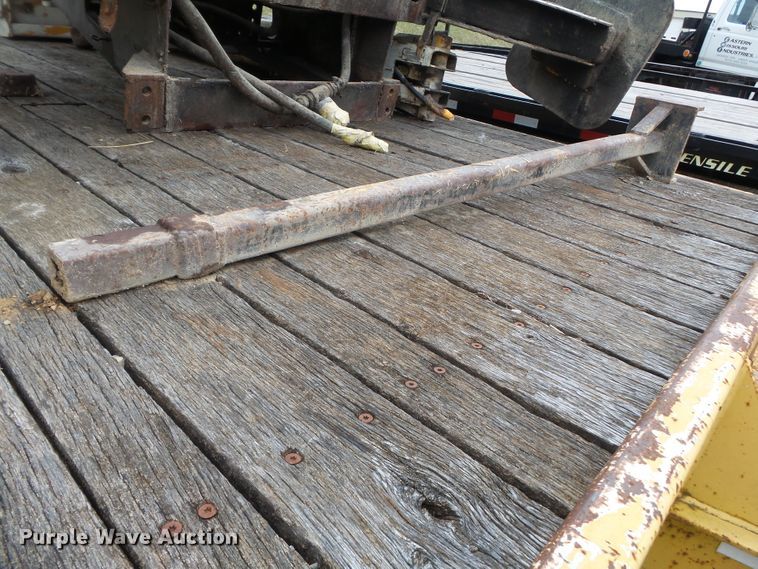 image for item DH7896 2002 Trail King TK20-2400 equipment trailer