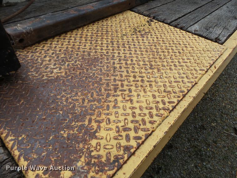 image for item DH7896 2002 Trail King TK20-2400 equipment trailer