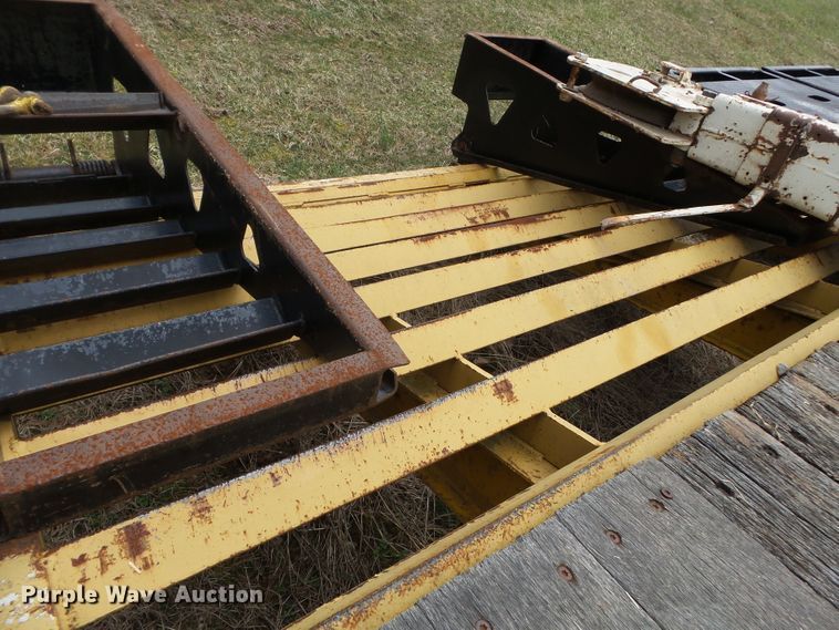 image for item DH7896 2002 Trail King TK20-2400 equipment trailer