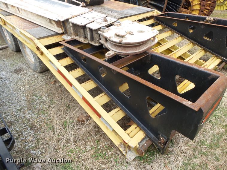 image for item DH7896 2002 Trail King TK20-2400 equipment trailer