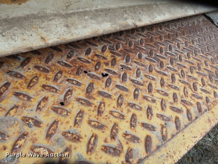 image for item DH7896 2002 Trail King TK20-2400 equipment trailer