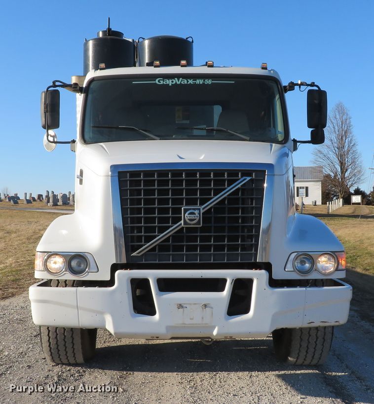 image for item DI2074 2009 Volvo VHD hydrovac truck