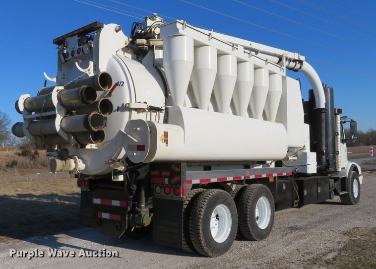 image for item DI2074 2009 Volvo VHD hydrovac truck