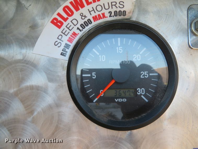 image for item DI2074 2009 Volvo VHD hydrovac truck