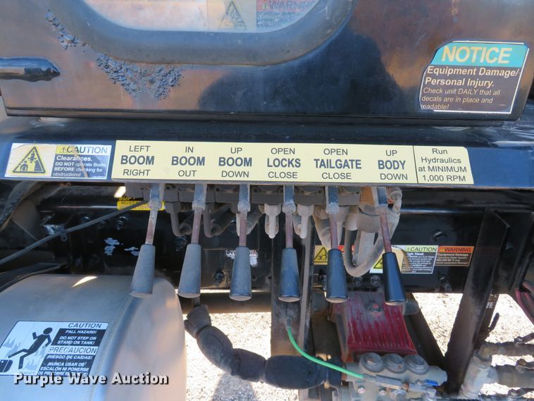 image for item DI2074 2009 Volvo VHD hydrovac truck