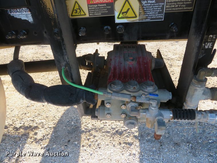 image for item DI2074 2009 Volvo VHD hydrovac truck