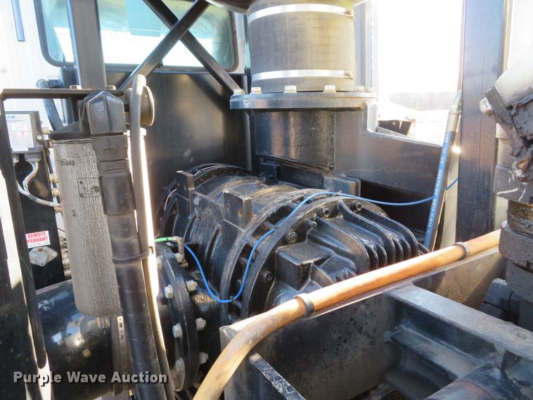 image for item DI2074 2009 Volvo VHD hydrovac truck