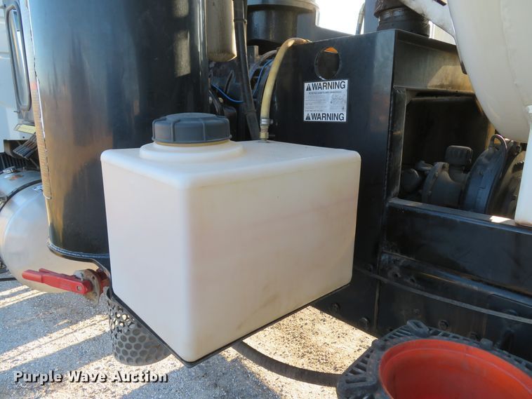 image for item DI2074 2009 Volvo VHD hydrovac truck