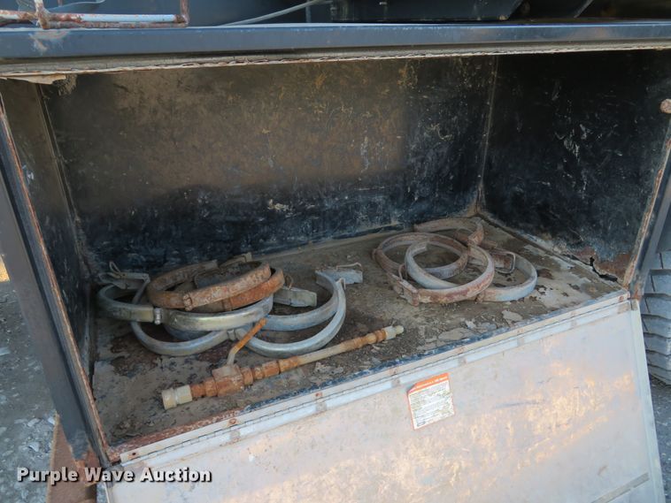 image for item DI2074 2009 Volvo VHD hydrovac truck