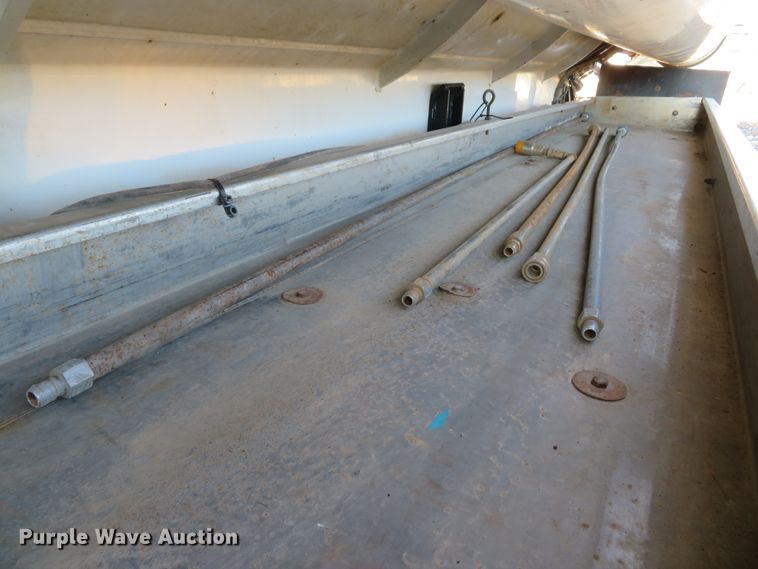 image for item DI2074 2009 Volvo VHD hydrovac truck