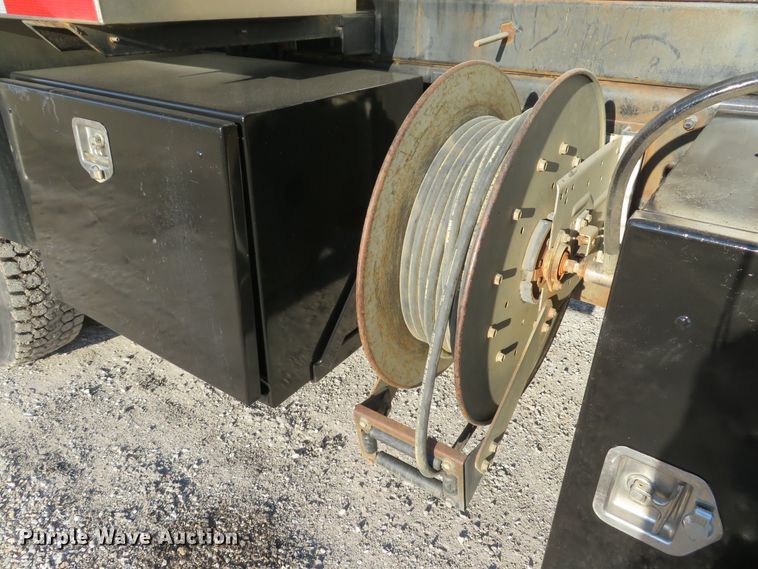 image for item DI2074 2009 Volvo VHD hydrovac truck