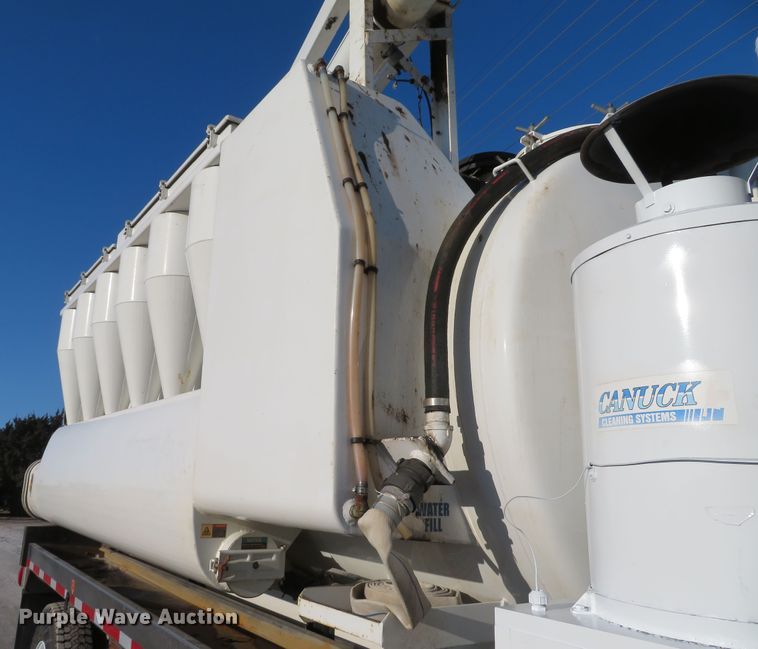 image for item DI2074 2009 Volvo VHD hydrovac truck