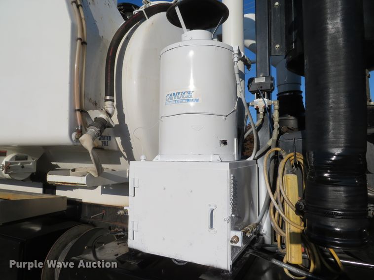 image for item DI2074 2009 Volvo VHD hydrovac truck