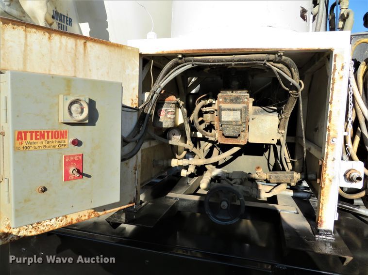 image for item DI2074 2009 Volvo VHD hydrovac truck