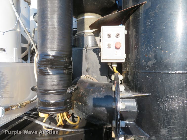 image for item DI2074 2009 Volvo VHD hydrovac truck