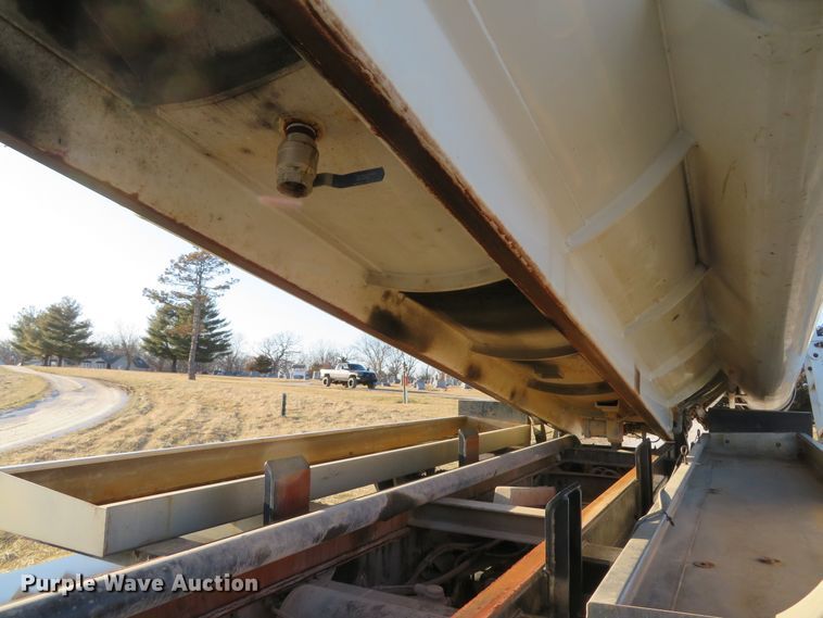 image for item DI2074 2009 Volvo VHD hydrovac truck